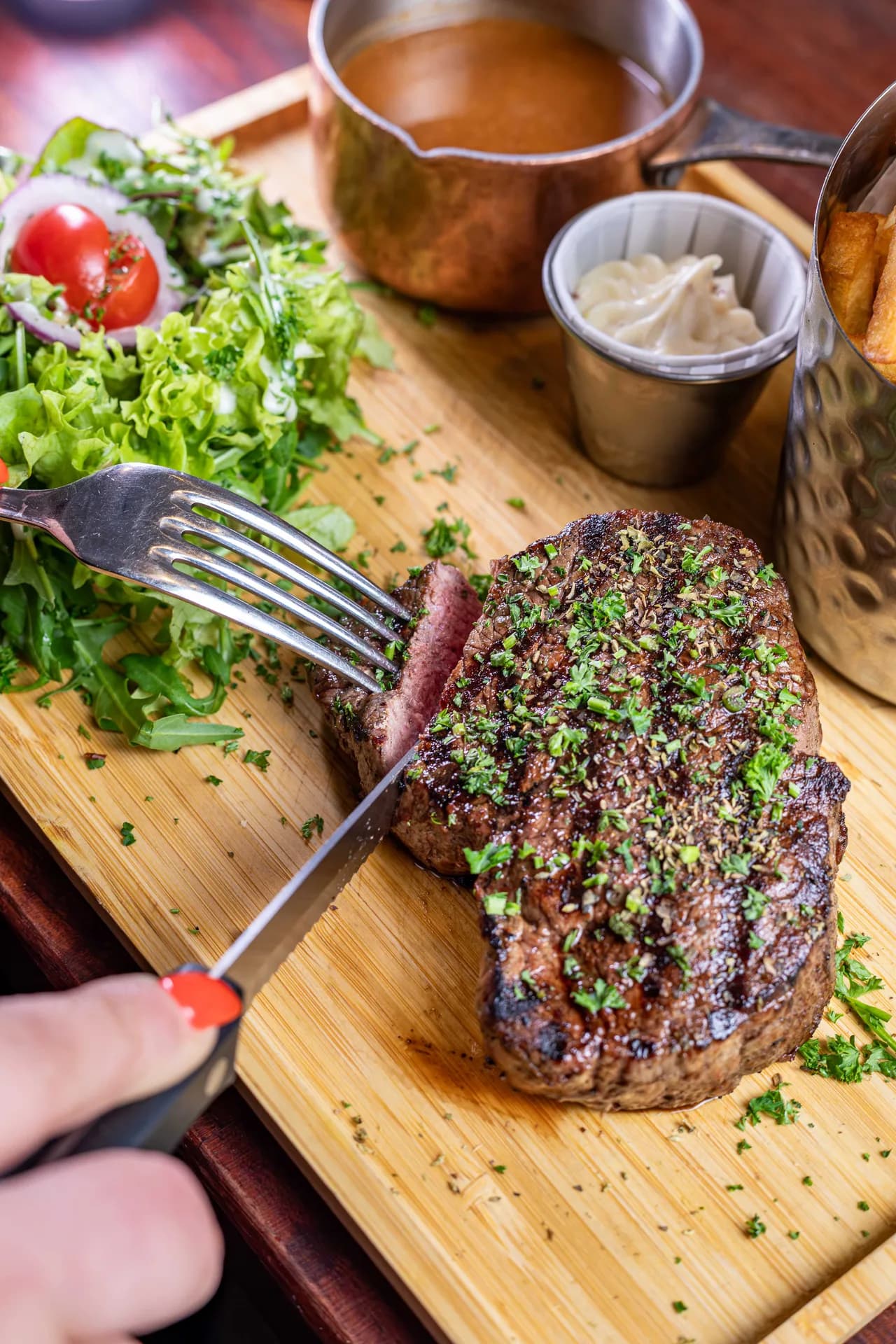 Lavigne sliced steak table.