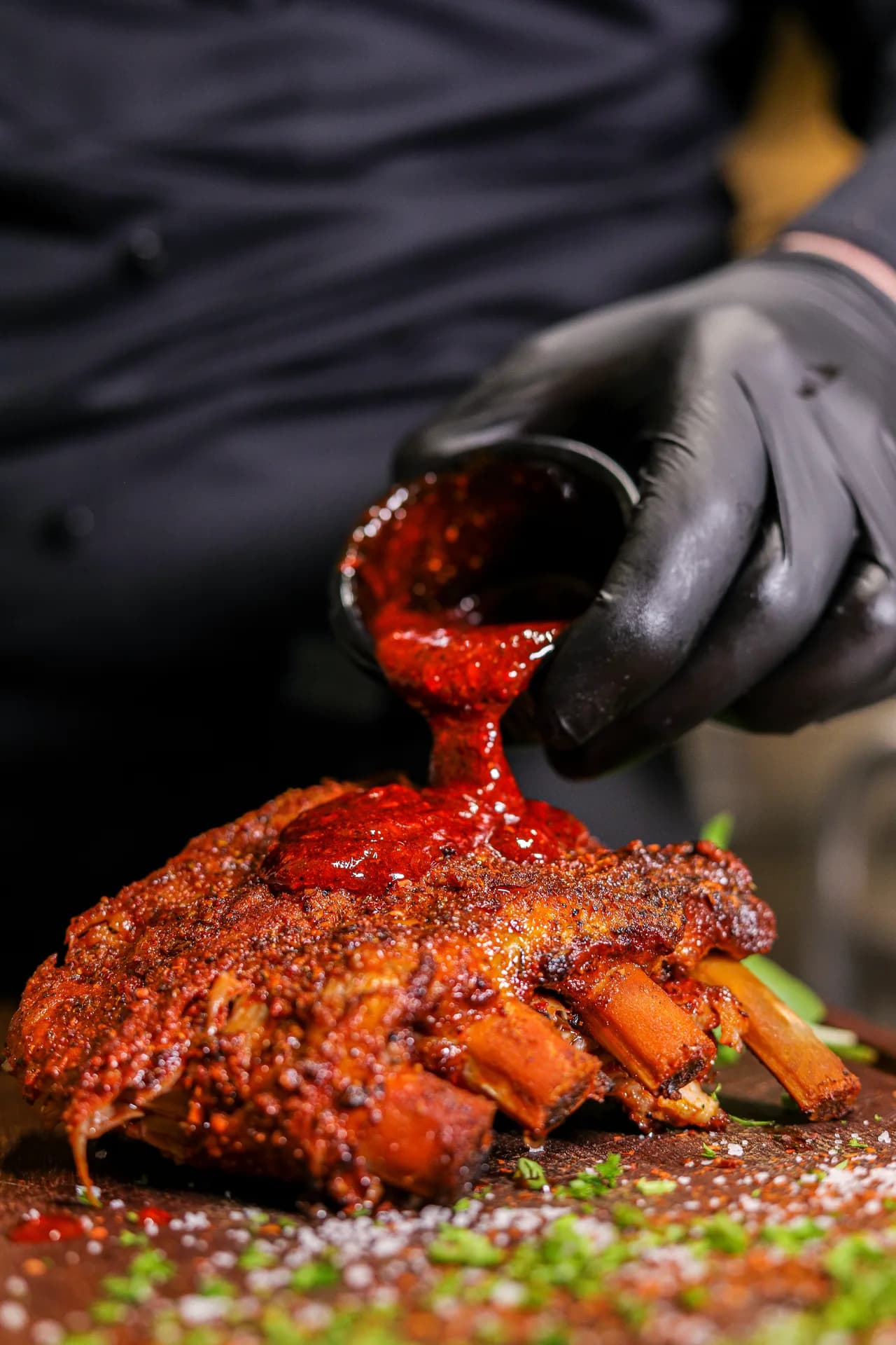 Boggi barbecue ribs sauce pour.