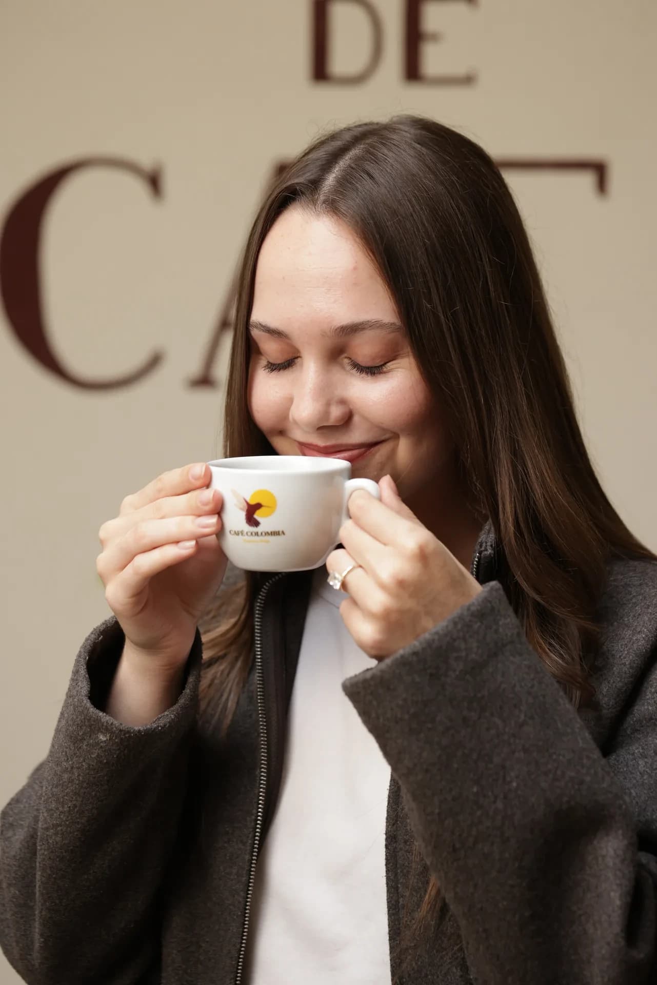 Café Colombia coffee cup portrait.