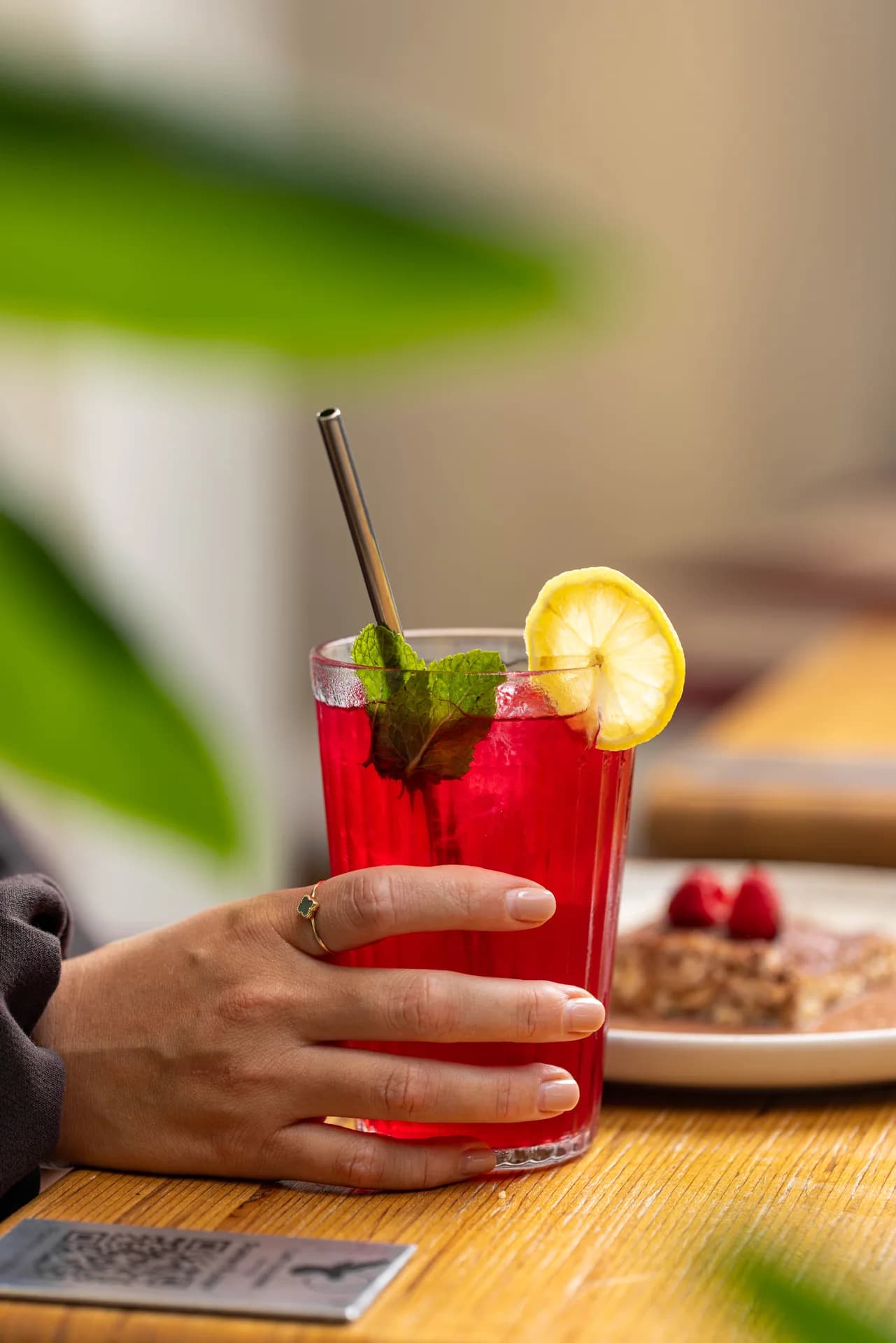 Café Colombia red iced drink.