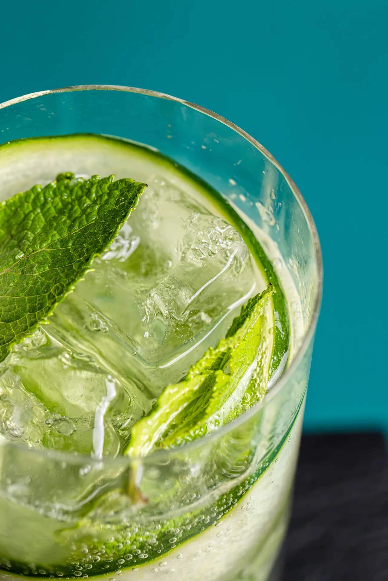 Sushi avenue mint cocktail closeup.